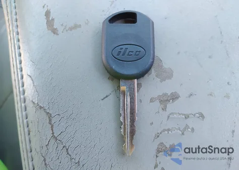 2003 Lincoln Town Car Signature z USA, uszkodzony, nr VIN 1LNHM82W23Y604044